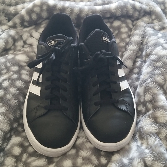 ADIDAS CLASSICS womans size 8 - Picture 2 of 3